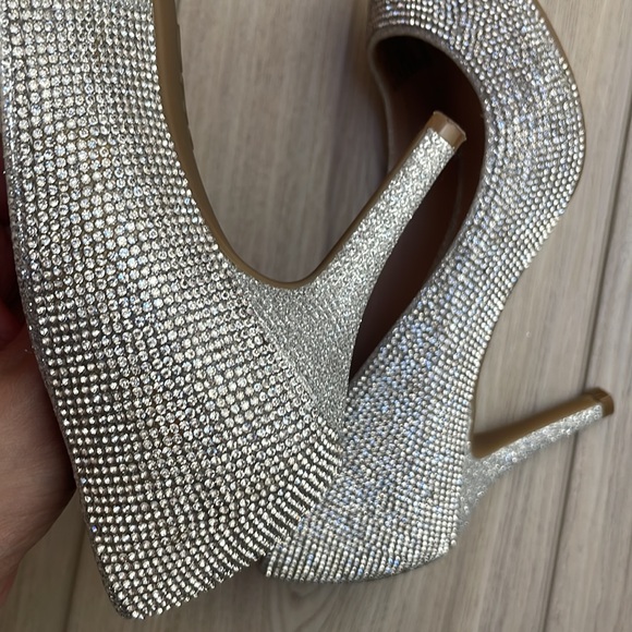 INC INTERNATIONAL CONCEPTS WOMEN'S SILVER RHINESTONE POINT TOE ZITAH PUMPS 6M - Picture 6 of 8